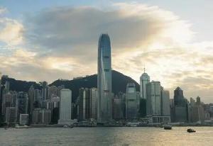 どの企業が香港企業と海外企業に登録される必要がありますか？